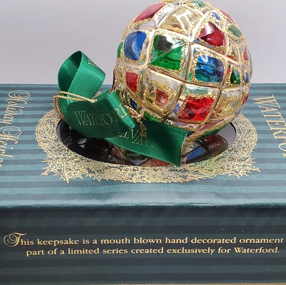 Waterford Holiday Heirlooms Joyous Season Balls (2) - Picture 9 of 11